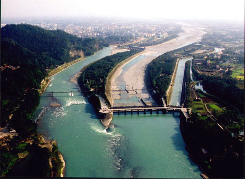 都江堰市巔峰戶外運(yùn)動有限責(zé)任公司